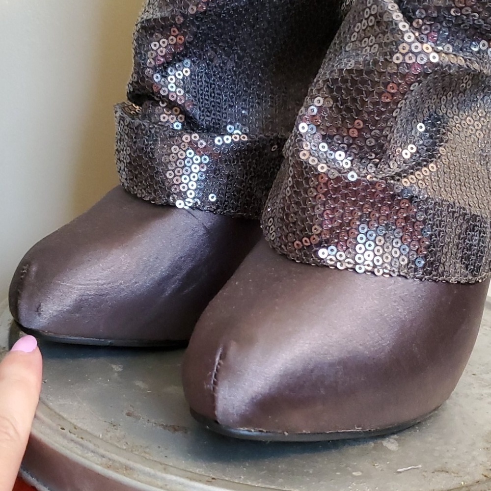 Metallic gray sequin booties - Picture 7 of 7